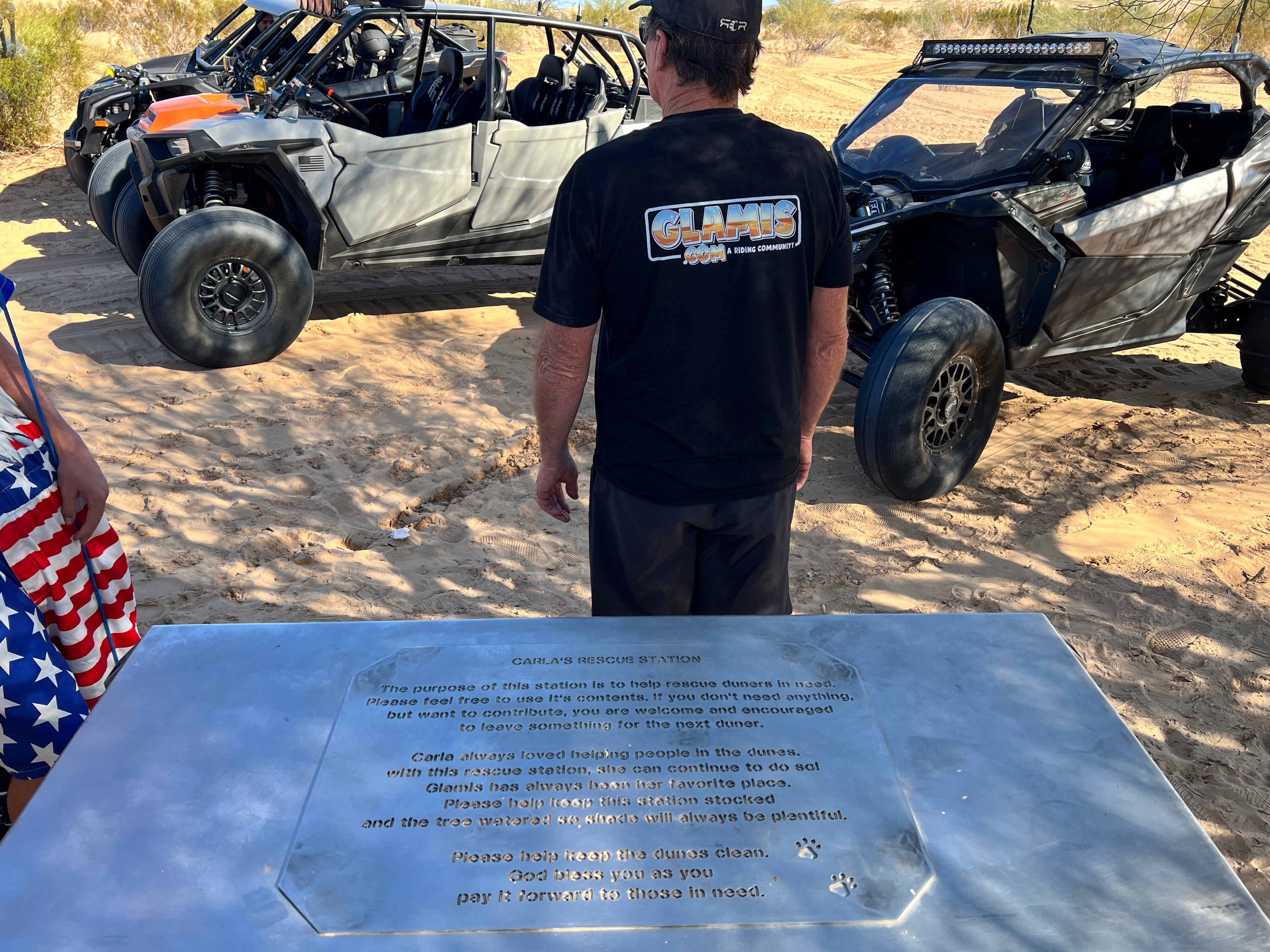 Black Glamis.com official T-shirt by Henderson's Uniform, featuring a comfortable fit and the Glamis logo on the front.